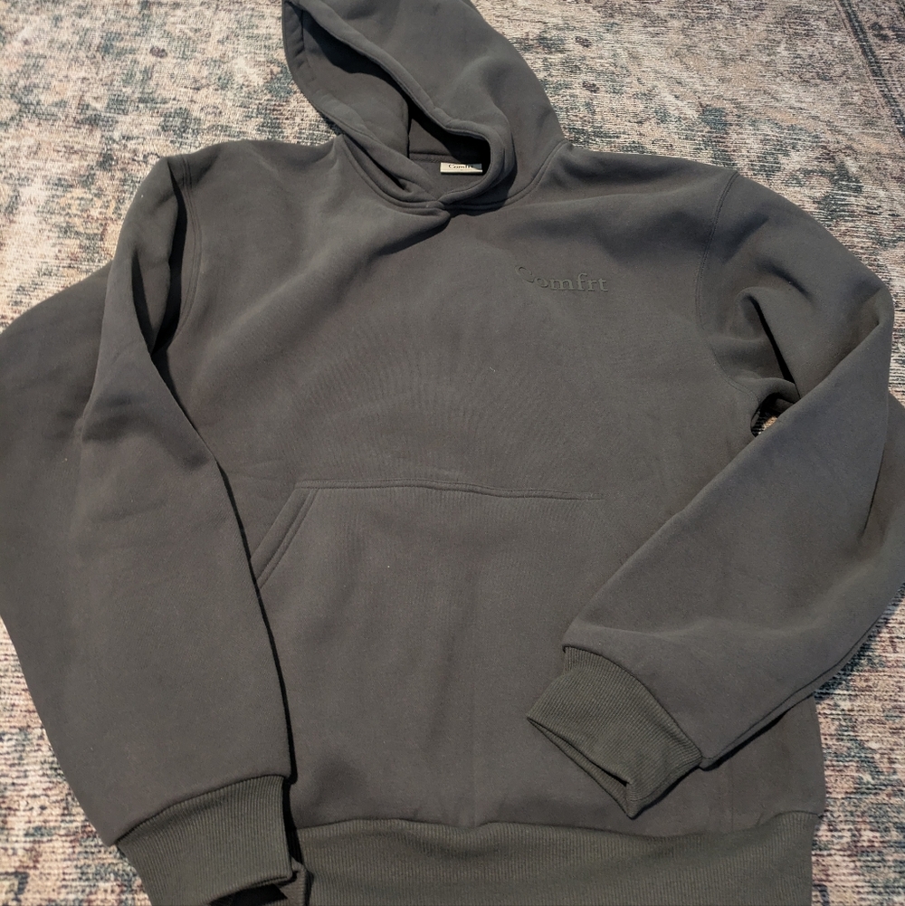 Comfrt minimalist hoodie steel grey